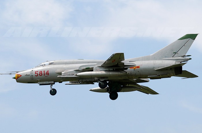 Năm 1979, Liên Xô lần đầu viện trợ cho Việt Nam hàng chục chiếc cường kích cánh cụp cánh xòe Su-22M. Thời điểm đó, Su-22 là máy bay chiến đấu hiện đại nhất của Việt Nam và cũng là loại duy nhất vươn tới được quần đảo Trường Sa.